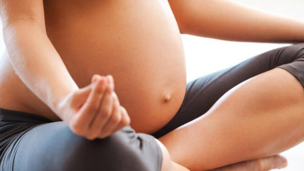 Γιόγκα για εγκύους: 5 θέσεις που μπορείς να δοκιμάσεις στην εγκυμοσύνη
