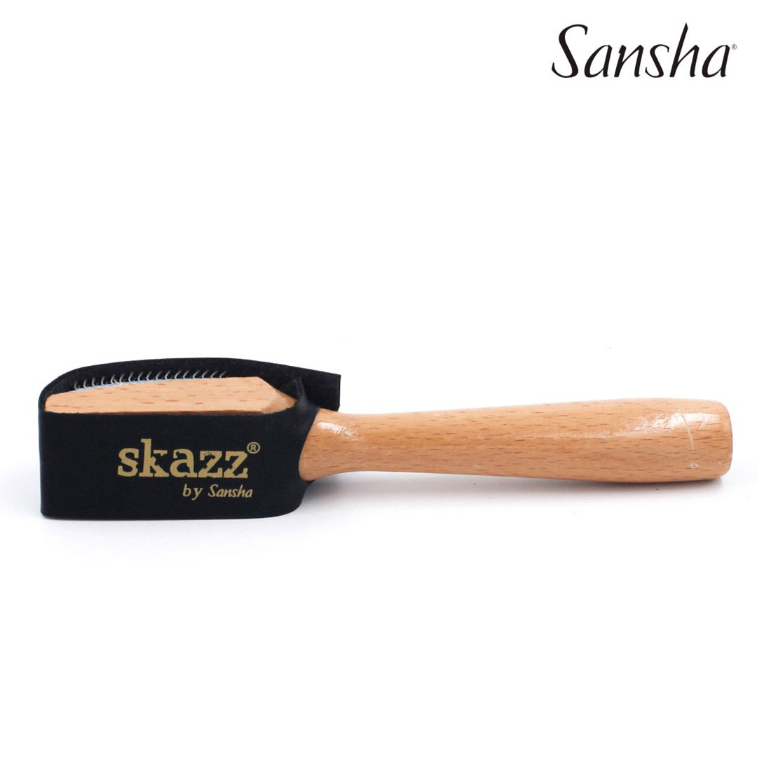 Ksistra Papoutsion Xorou Me Dermatino Kapaki Sansha BBMW Wooden Brush with Cover 2 MelizDanceShop