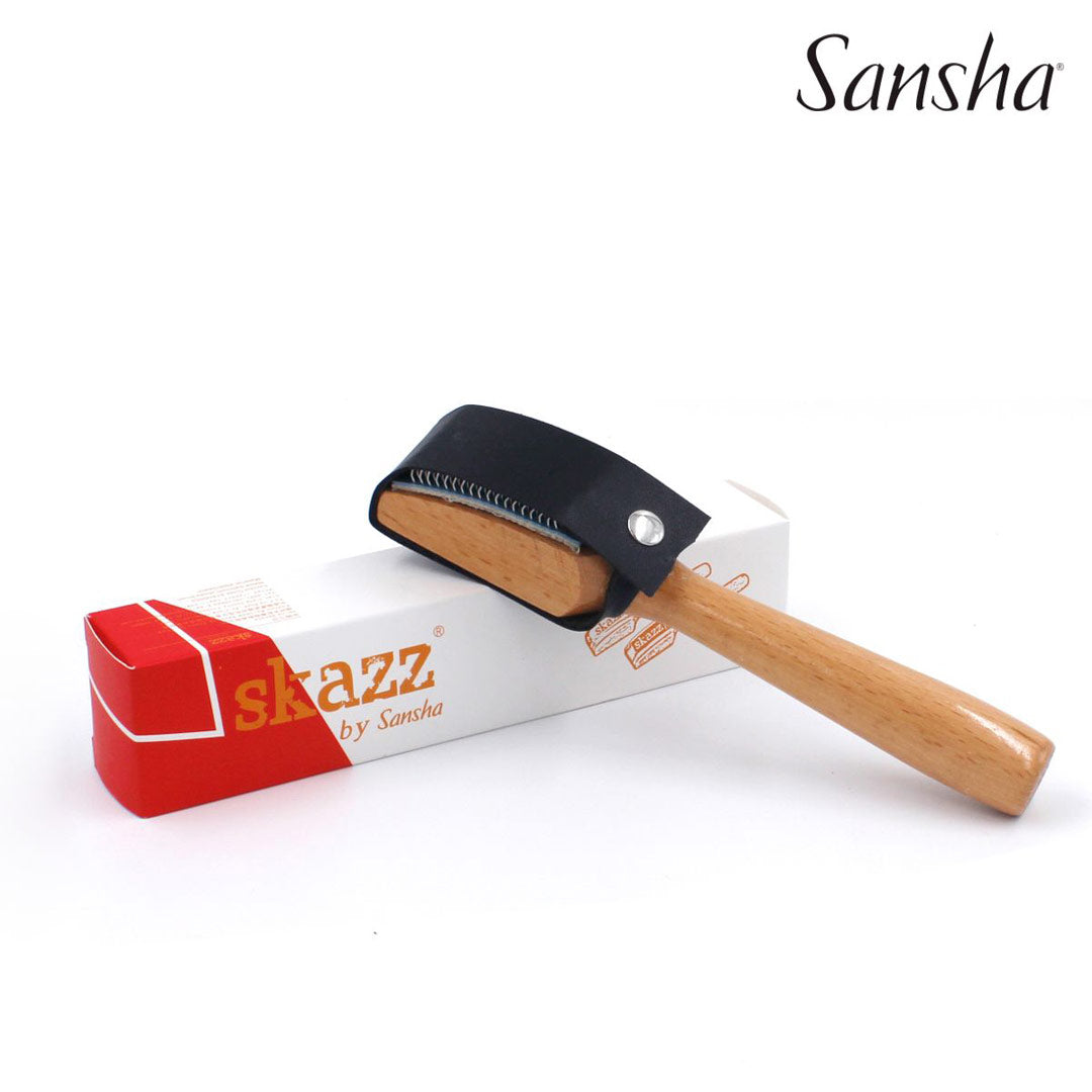 Ksistra Papoutsion Xorou Me Dermatino Kapaki Sansha BBMW Wooden Brush with Cover MelizDanceShop